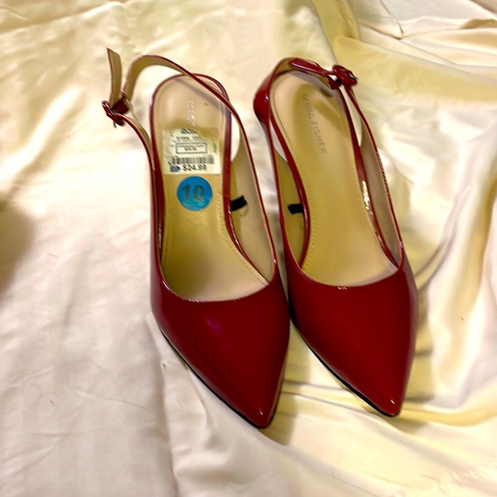 Get sassy in these Marc Fisher red patent sling back sz 10